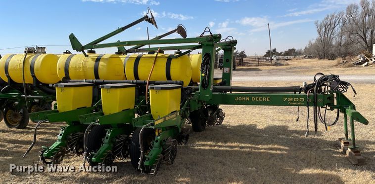 image for item IJ9595 1996 John Deere 7200  no-till planter