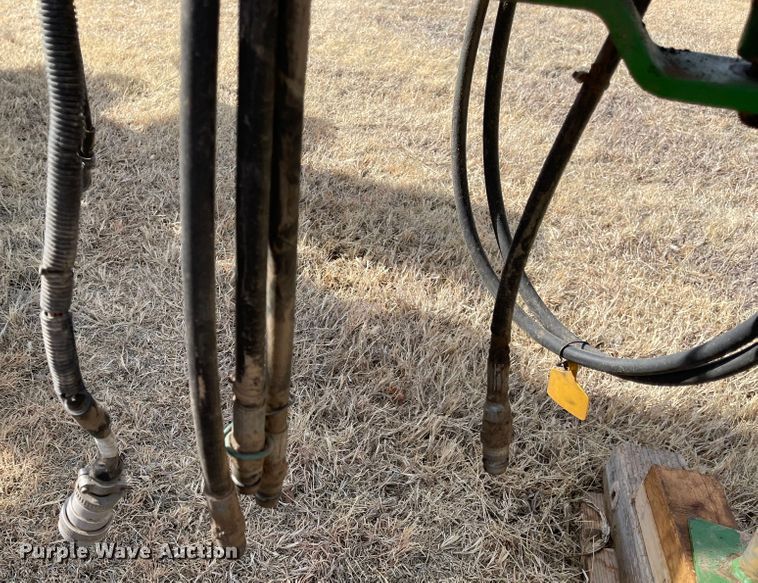 image for item IJ9595 1996 John Deere 7200  no-till planter