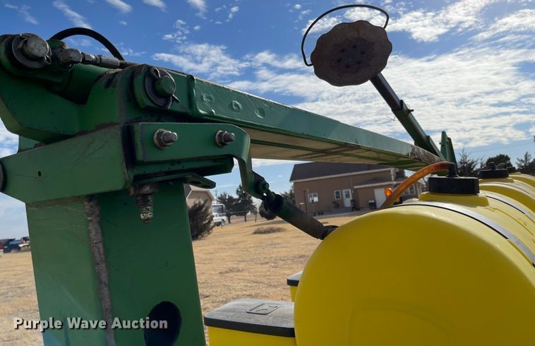 image for item IJ9595 1996 John Deere 7200  no-till planter