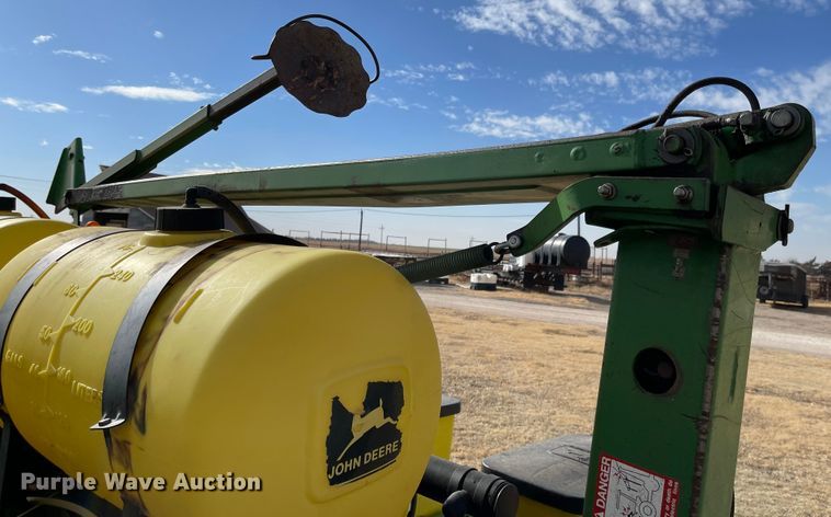 image for item IJ9595 1996 John Deere 7200  no-till planter