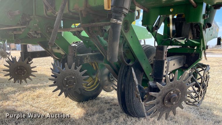 image for item IJ9595 1996 John Deere 7200  no-till planter