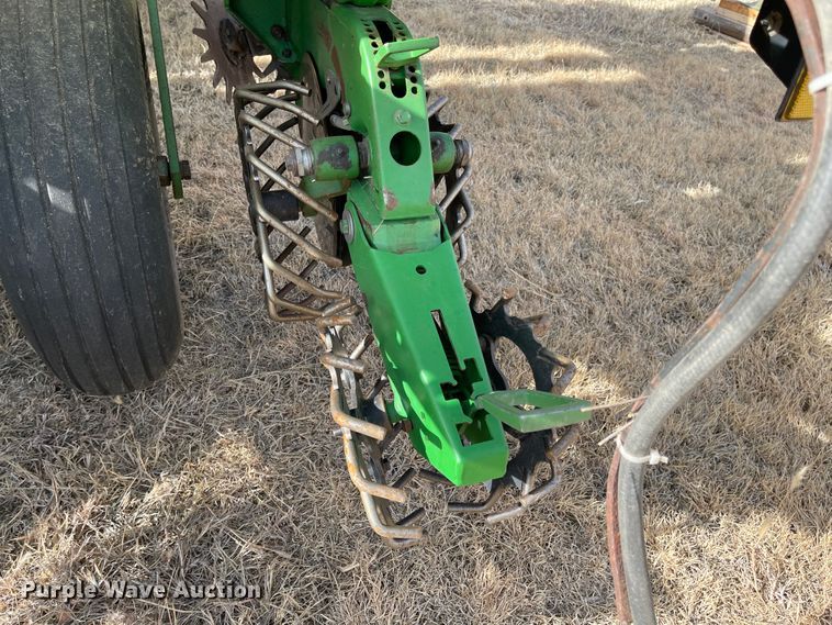 image for item IJ9595 1996 John Deere 7200  no-till planter