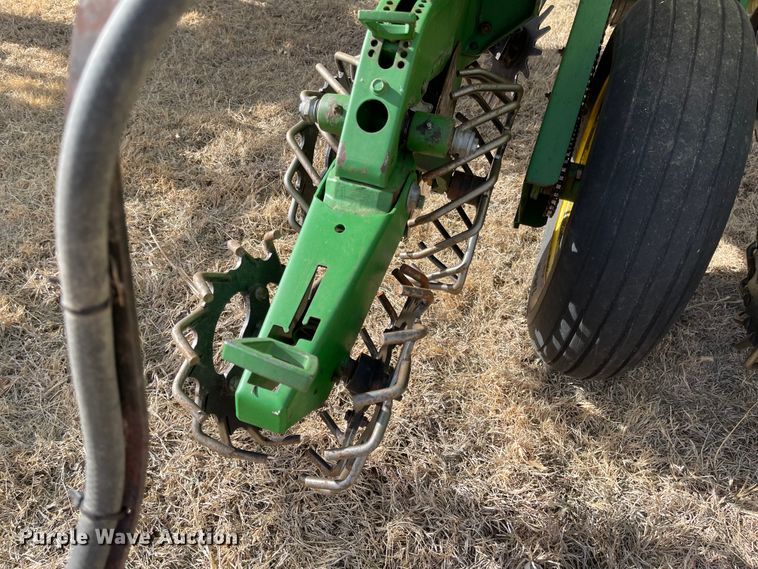 image for item IJ9595 1996 John Deere 7200  no-till planter