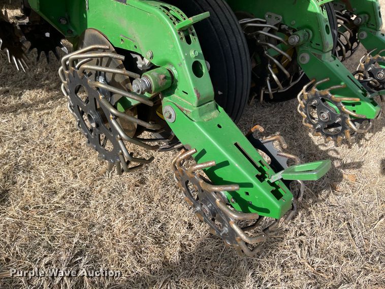 image for item IJ9595 1996 John Deere 7200  no-till planter