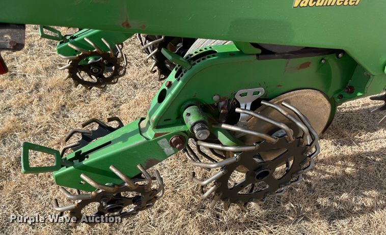 image for item IJ9595 1996 John Deere 7200  no-till planter