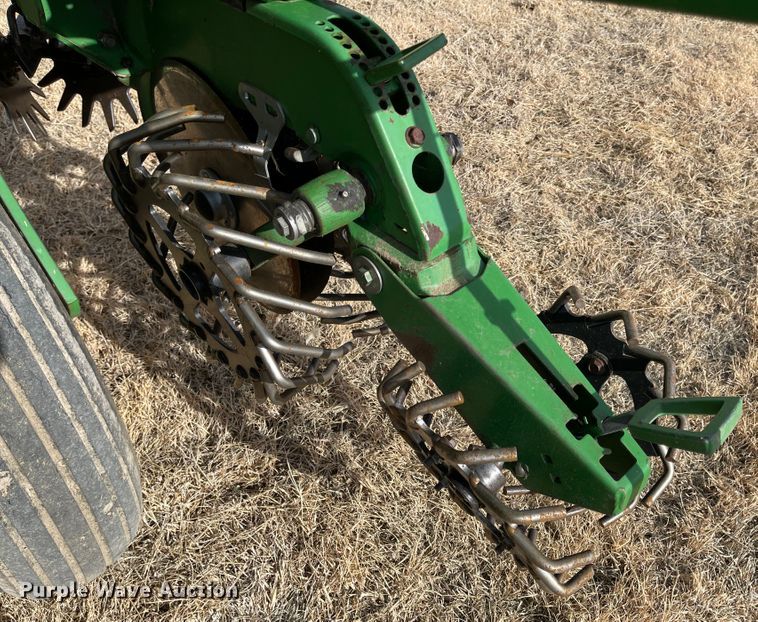 image for item IJ9595 1996 John Deere 7200  no-till planter