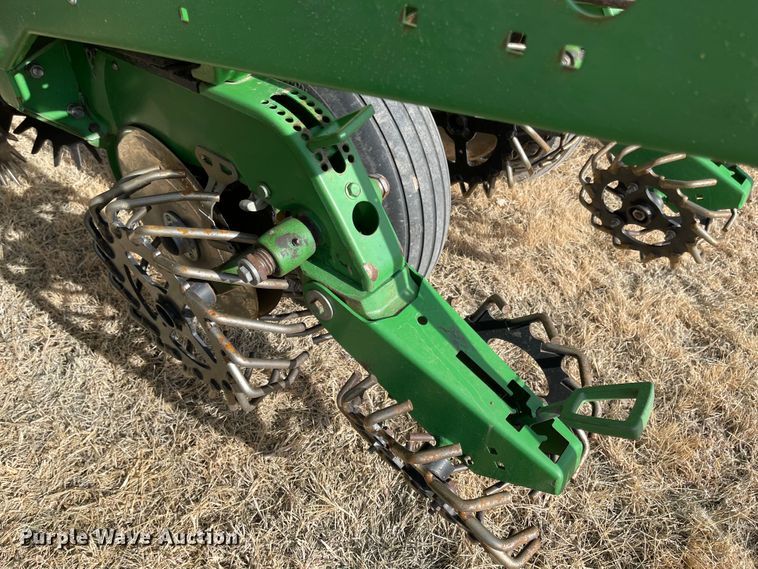 image for item IJ9595 1996 John Deere 7200  no-till planter