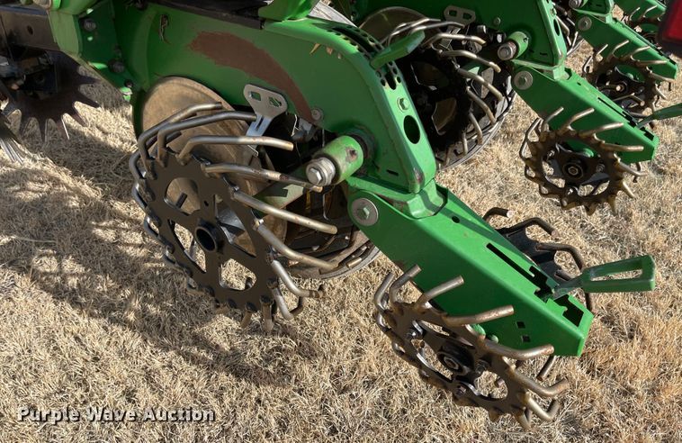 image for item IJ9595 1996 John Deere 7200  no-till planter