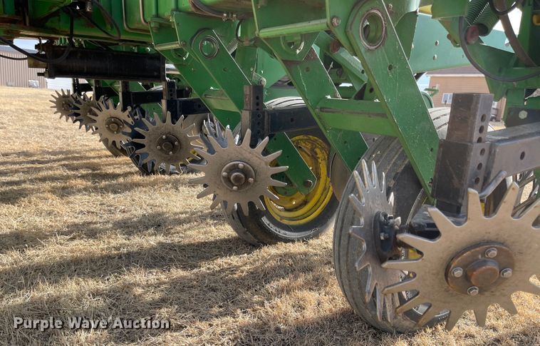 image for item IJ9595 1996 John Deere 7200  no-till planter