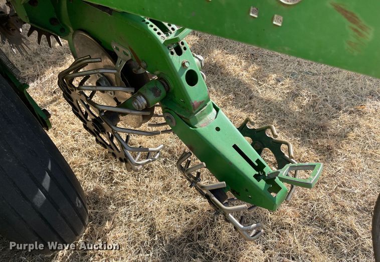 image for item IJ9595 1996 John Deere 7200  no-till planter