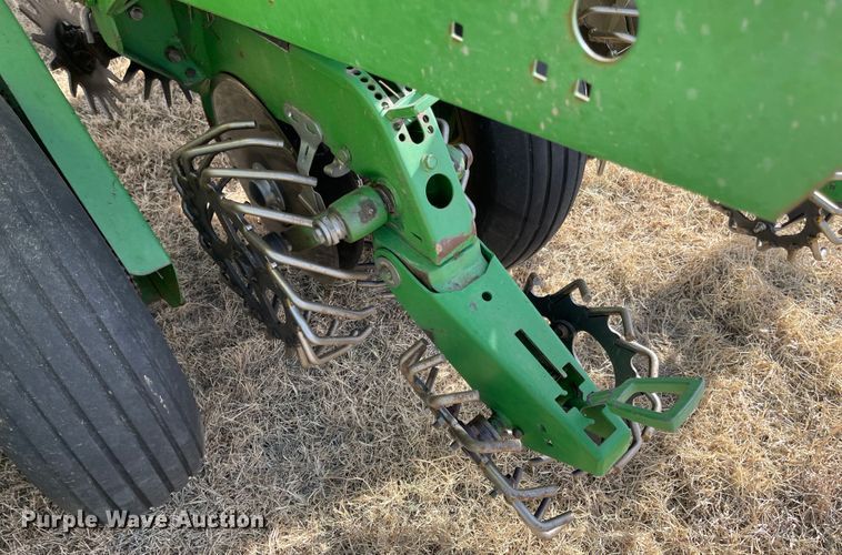 image for item IJ9595 1996 John Deere 7200  no-till planter