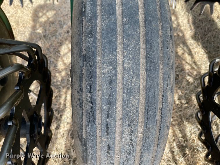 image for item IJ9595 1996 John Deere 7200  no-till planter