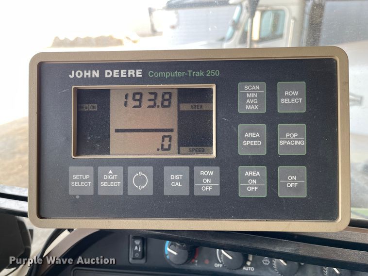 image for item IJ9595 1996 John Deere 7200  no-till planter