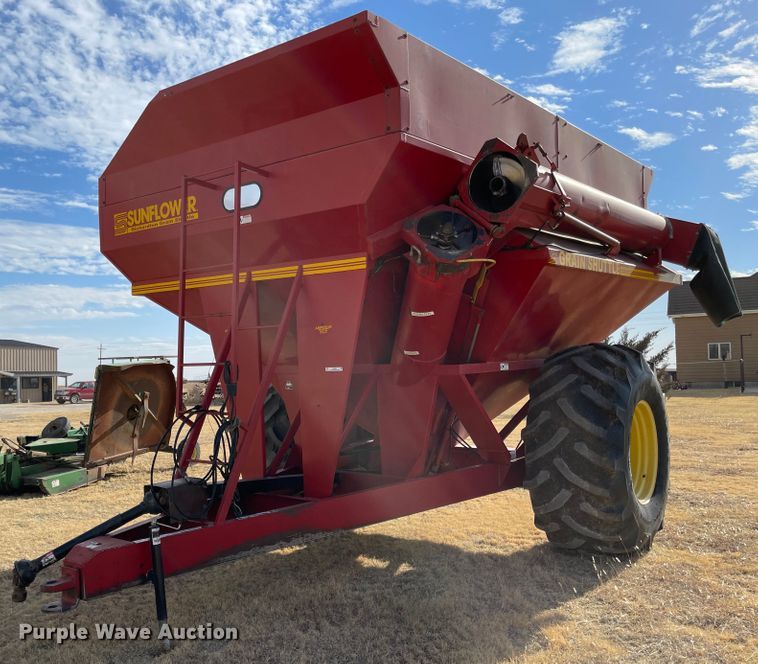 image for item IJ9598 Sunflower 8830  grain cart