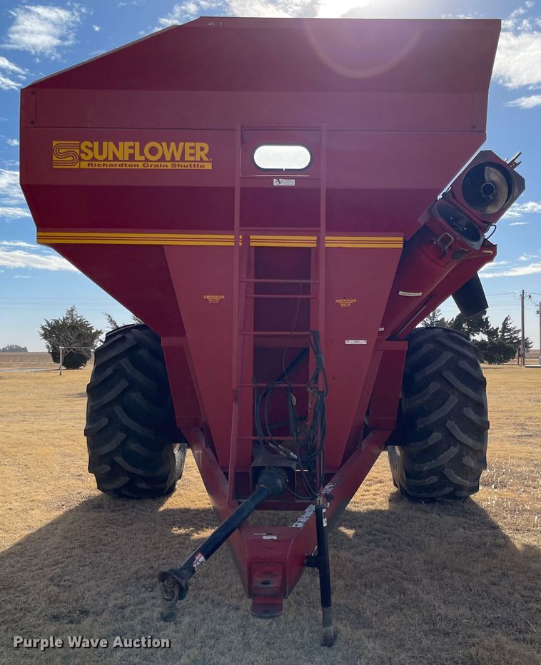 image for item IJ9598 Sunflower 8830  grain cart
