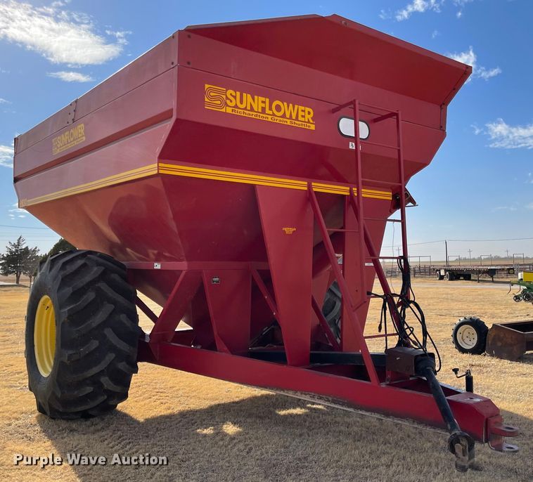 image for item IJ9598 Sunflower 8830  grain cart
