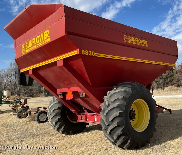 image for item IJ9598 Sunflower 8830  grain cart
