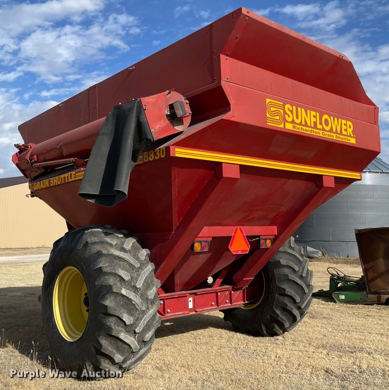 image for item IJ9598 Sunflower 8830  grain cart