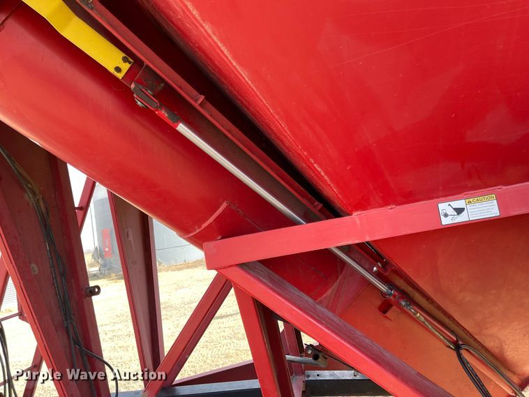 image for item IJ9598 Sunflower 8830  grain cart