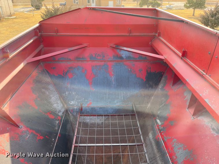 image for item IJ9598 Sunflower 8830  grain cart