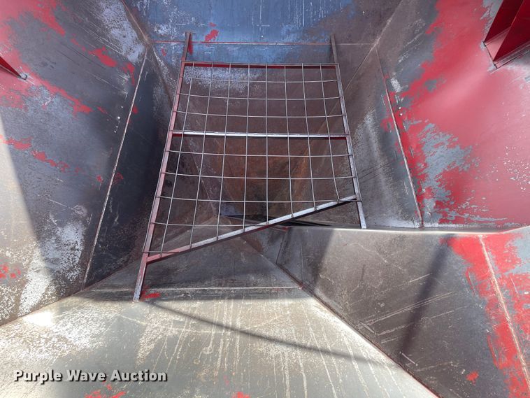 image for item IJ9598 Sunflower 8830  grain cart