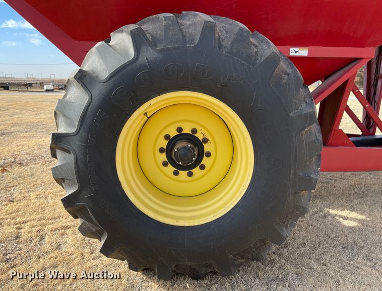 image for item IJ9598 Sunflower 8830  grain cart