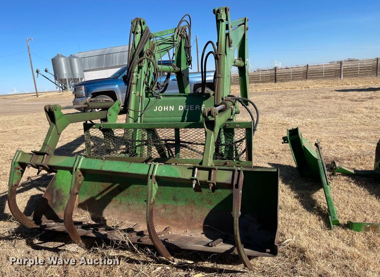 image for item IJ9622 John Deere 265  loader
