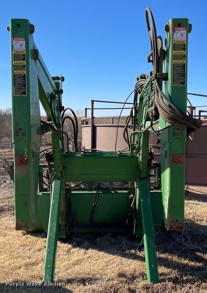 image for item IJ9622 John Deere 265  loader