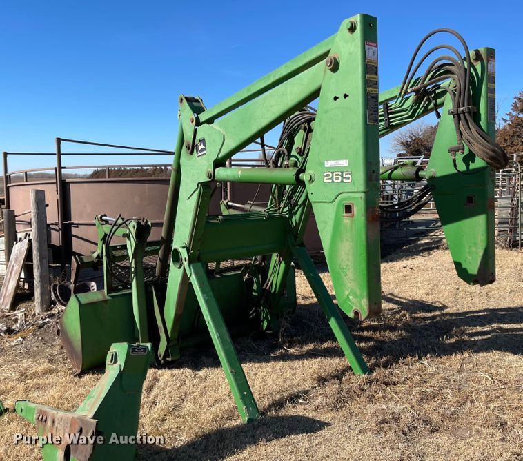 image for item IJ9622 John Deere 265  loader