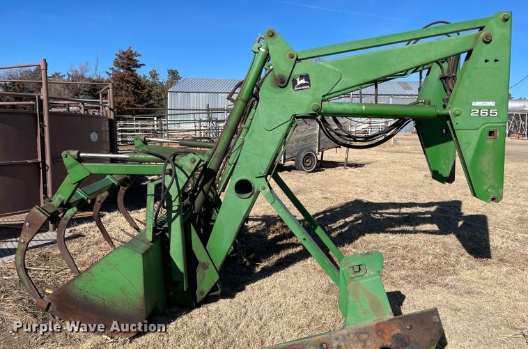 image for item IJ9622 John Deere 265  loader