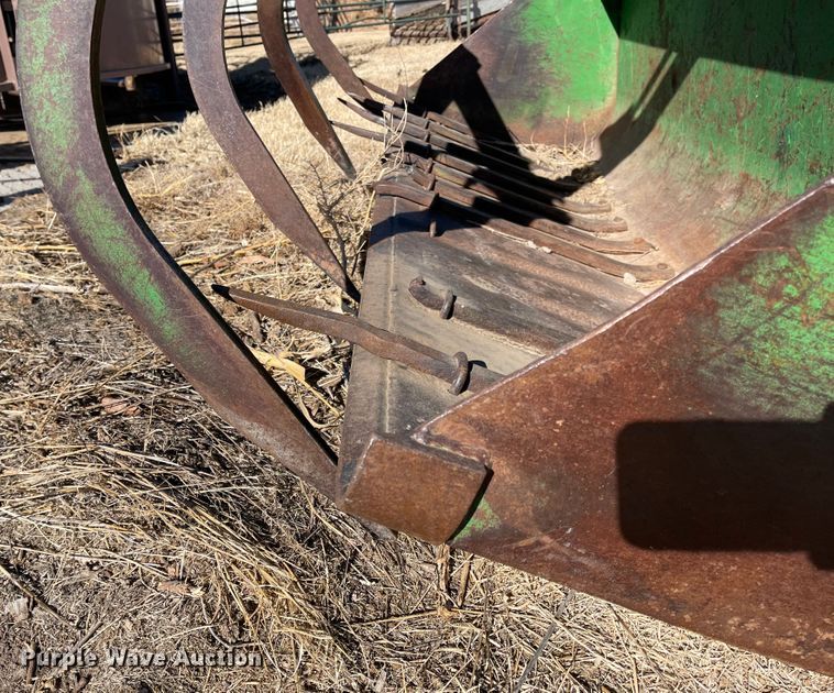 image for item IJ9622 John Deere 265  loader