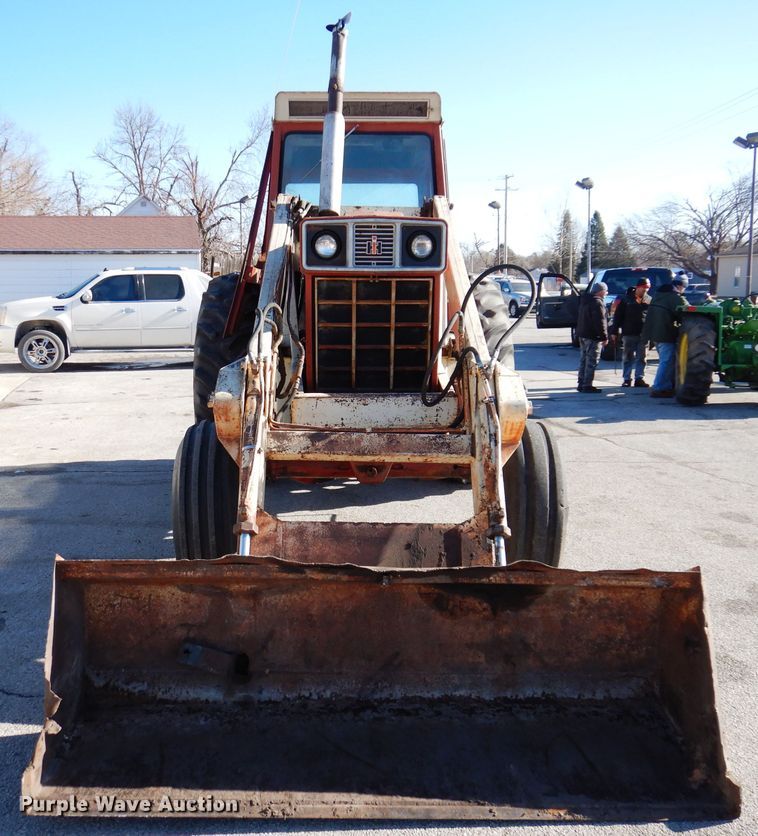 image for item JH9893 International 1466  tractor