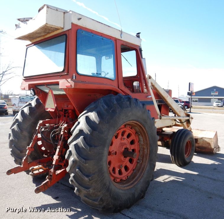image for item JH9893 International 1466  tractor