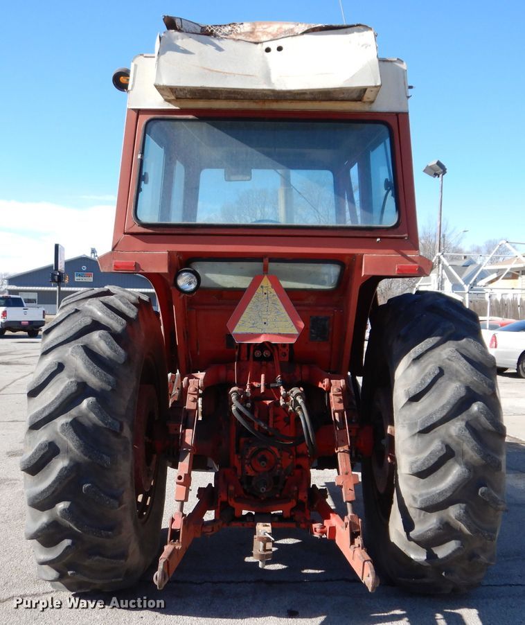 image for item JH9893 International 1466  tractor