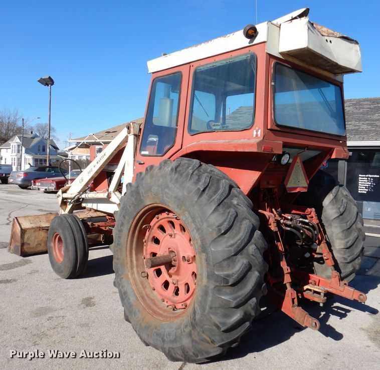 image for item JH9893 International 1466  tractor