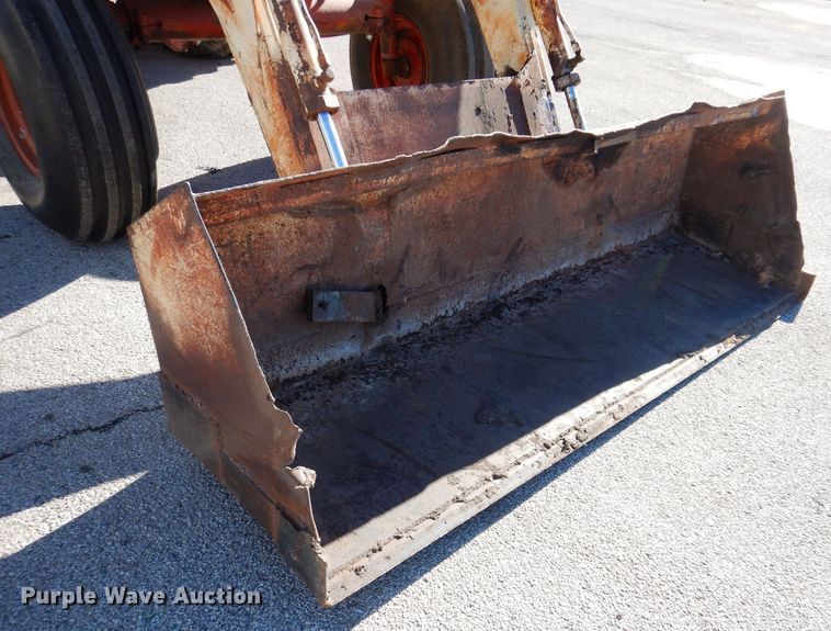 image for item JH9893 International 1466  tractor