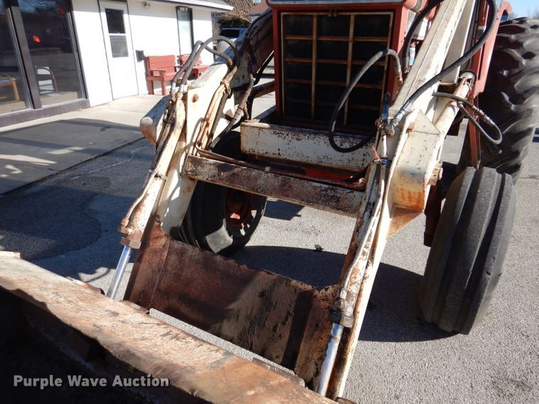 image for item JH9893 International 1466  tractor