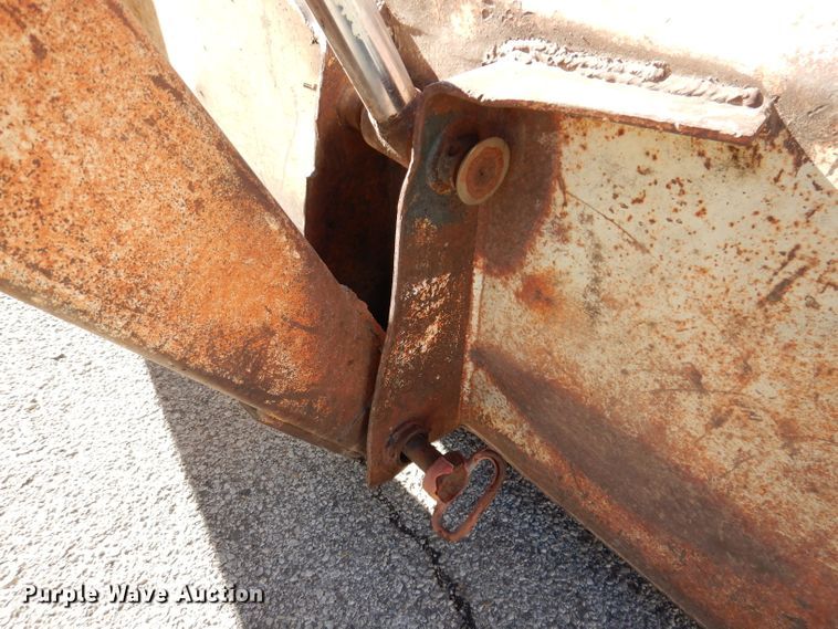 image for item JH9893 International 1466  tractor