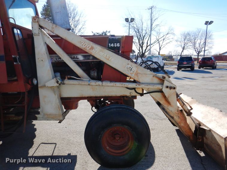 image for item JH9893 International 1466  tractor