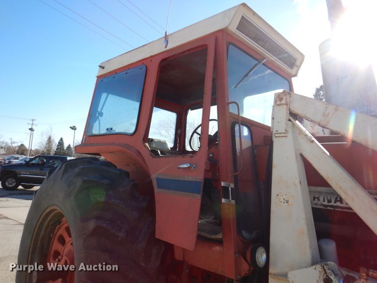 image for item JH9893 International 1466  tractor