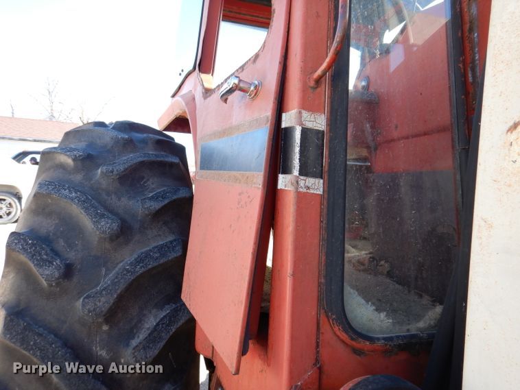 image for item JH9893 International 1466  tractor