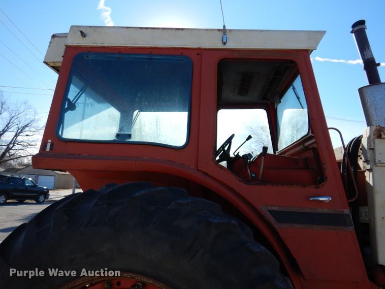 image for item JH9893 International 1466  tractor