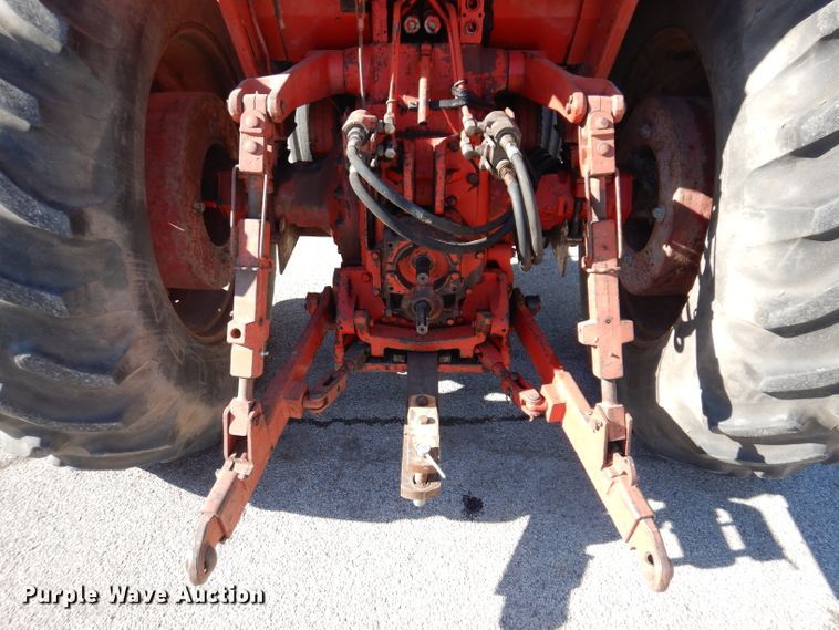 image for item JH9893 International 1466  tractor