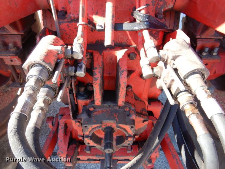 image for item JH9893 International 1466  tractor