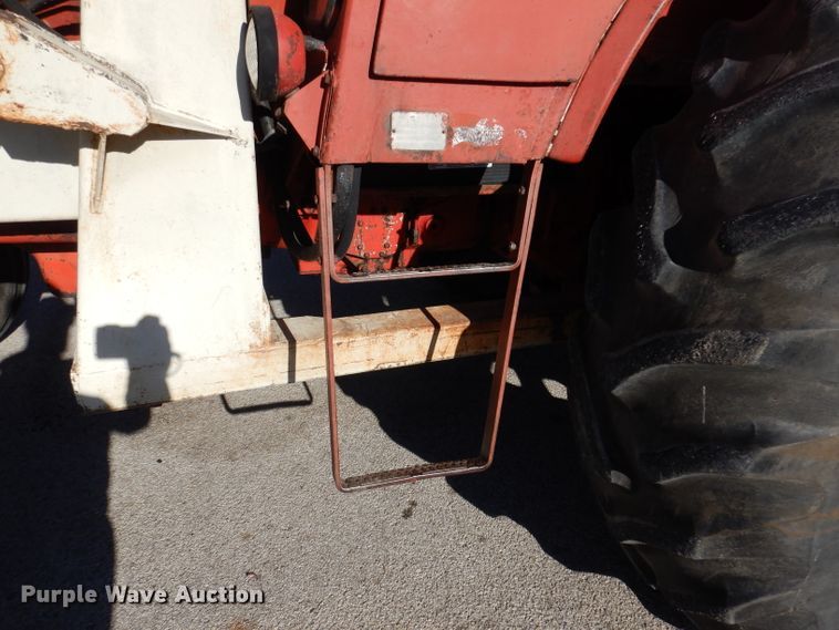 image for item JH9893 International 1466  tractor