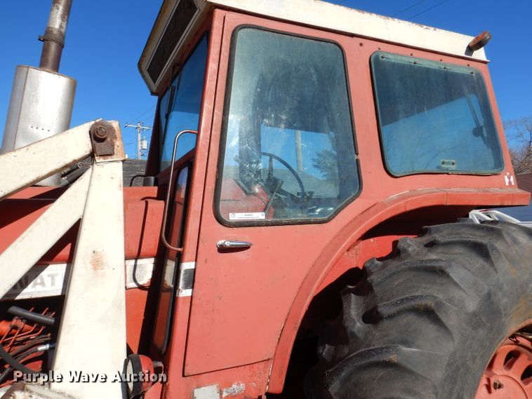 image for item JH9893 International 1466  tractor