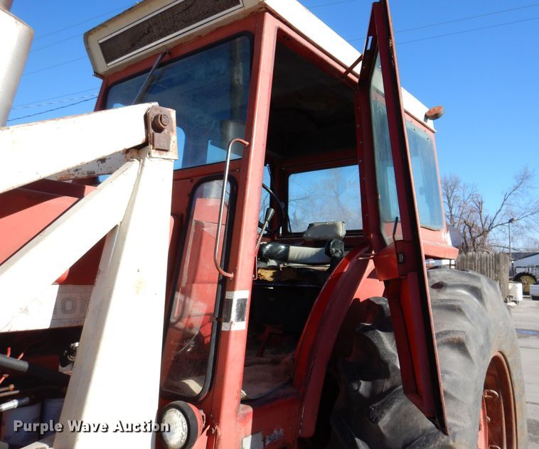 image for item JH9893 International 1466  tractor