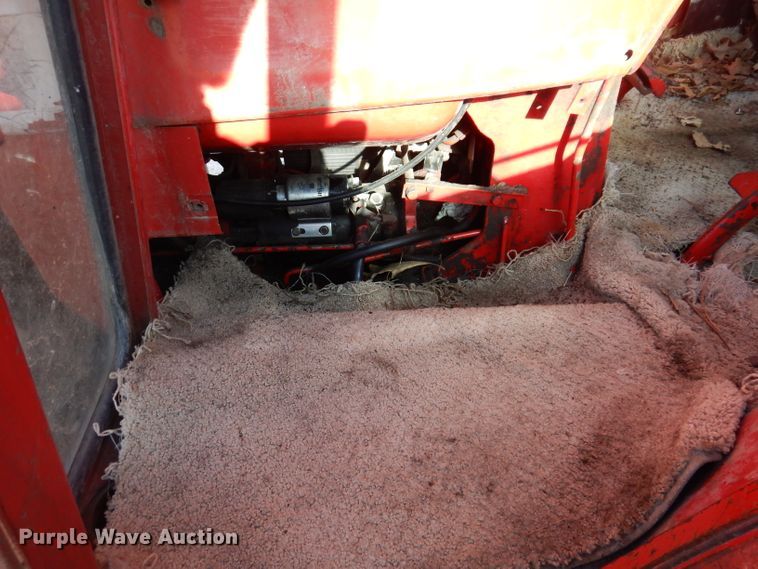 image for item JH9893 International 1466  tractor