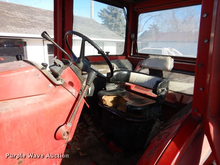 image for item JH9893 International 1466  tractor