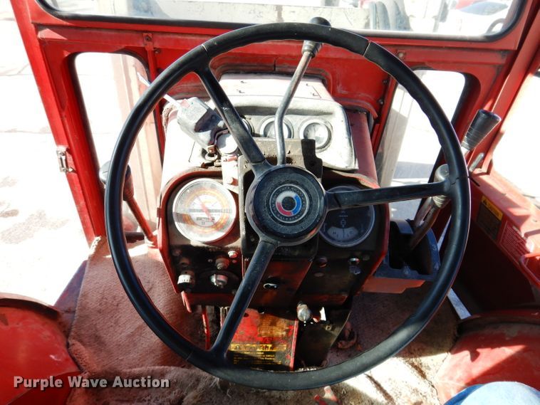 image for item JH9893 International 1466  tractor